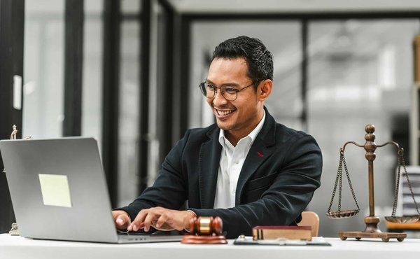 Sélectionner un avocat selon ses expertises : guide pratique essentiel